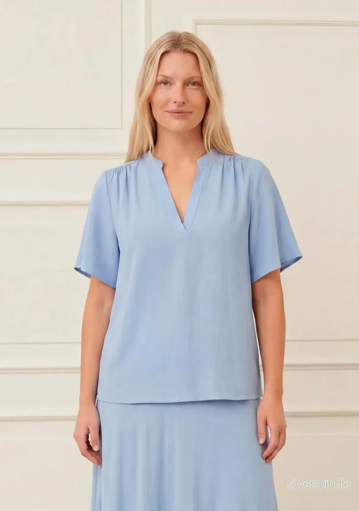Pearl s/s Blouse - Light blue