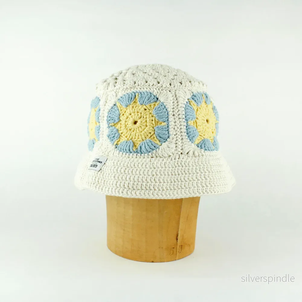 Blue sun crochet bucket hat by Stina Knits - Bild 2