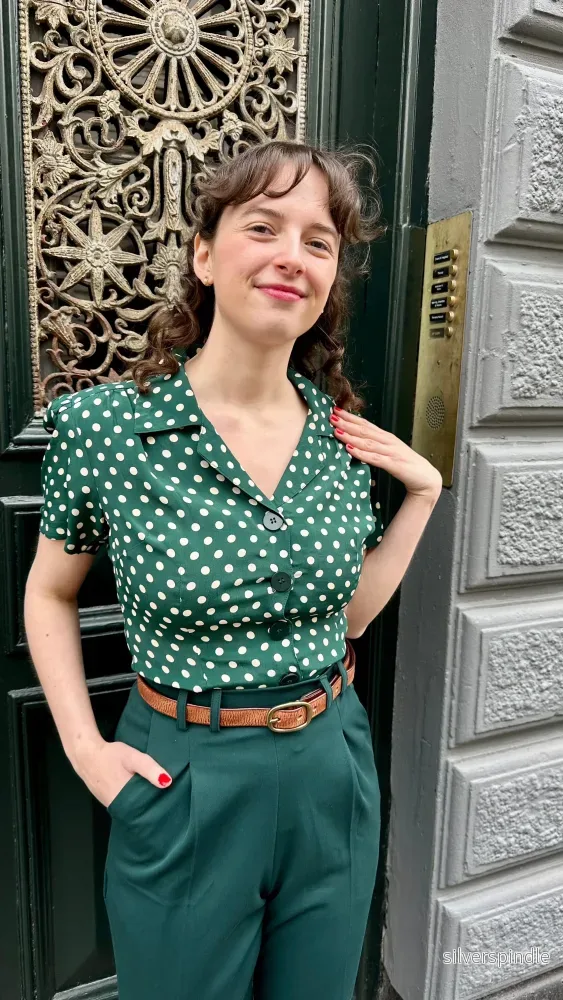 Grace kortärmad skjorta - grönt med prickar - Bild 2