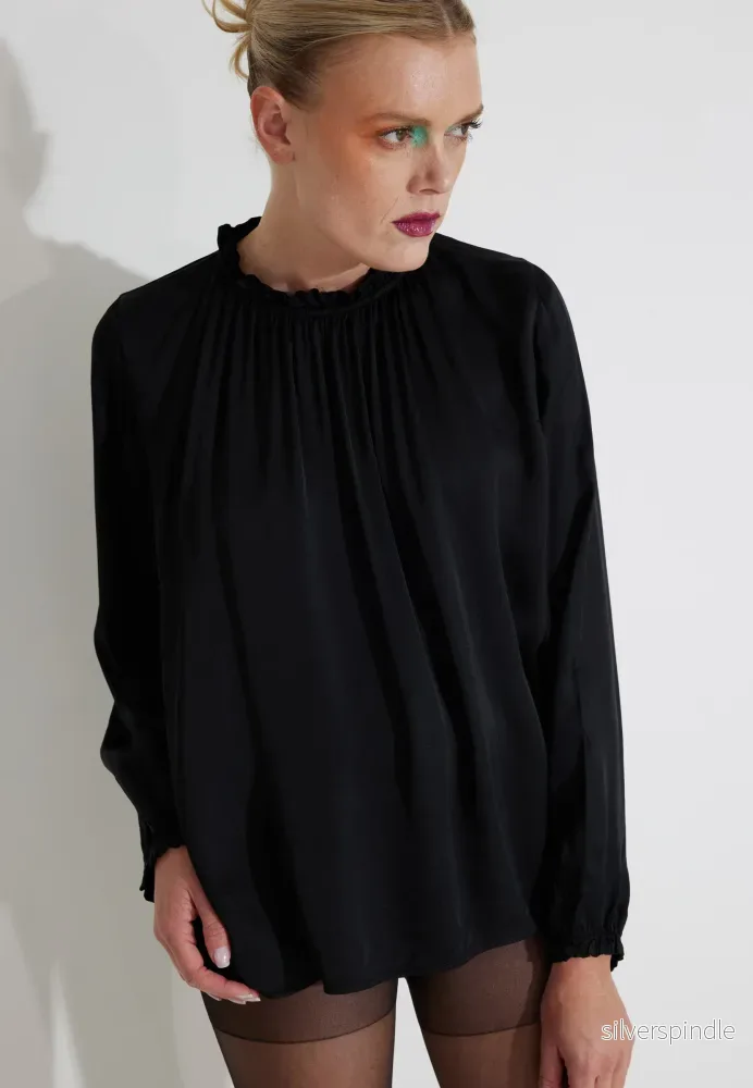 VALETTA BLOUSE BLUS – Black VALETTA BLOUSE BLUS – Black
