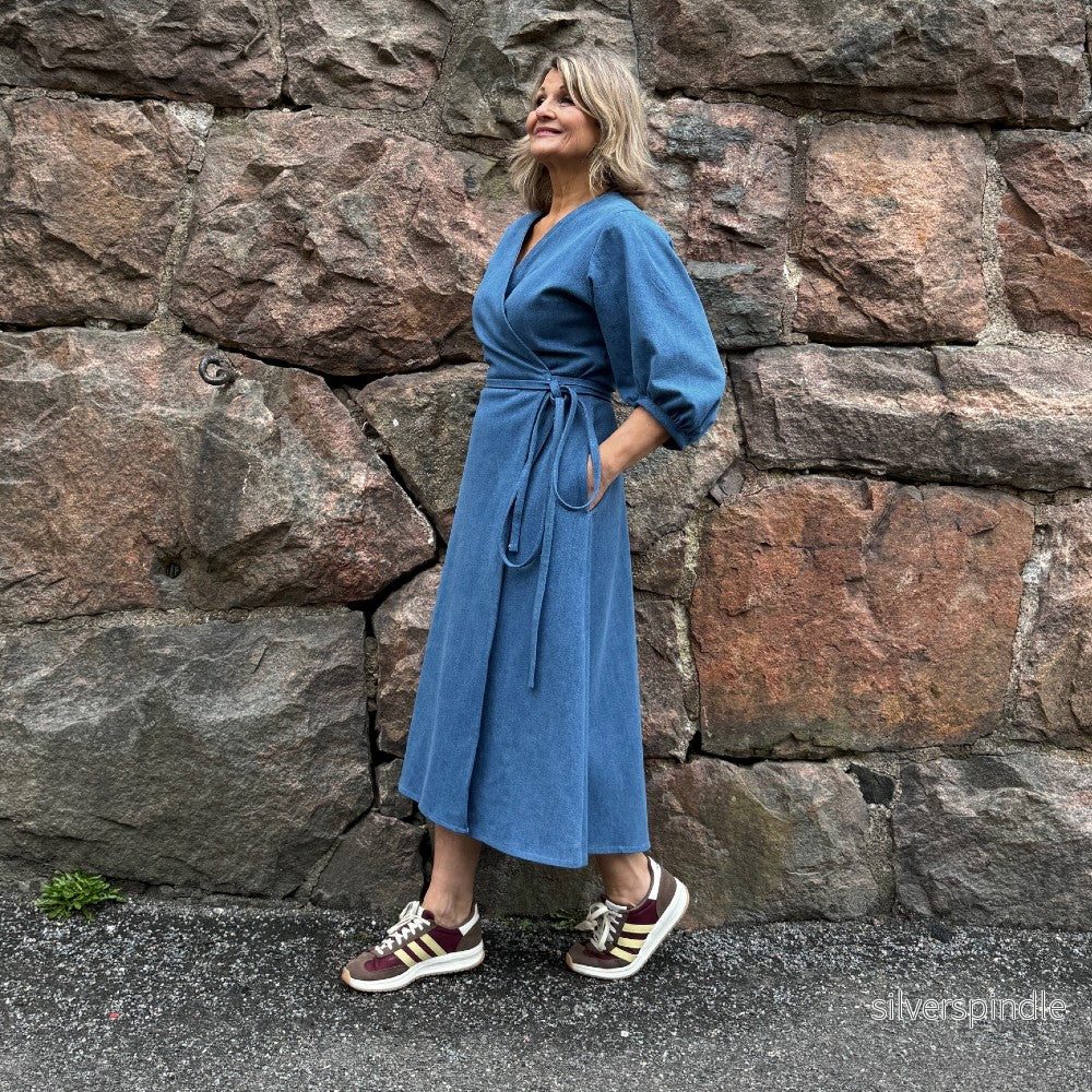 Symönster Maja omlottklänning med ballongärm - Bild 3