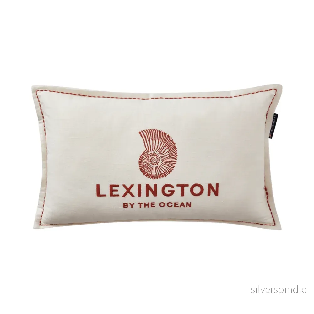 Lexington Logo Embroidered Linen/Cotton 30×50 Kudde Lexington Logo Embroidered Linen/Cotton 30×50 Kudde