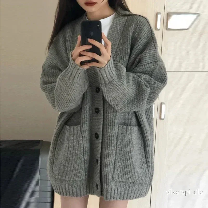 Olivia | Oversized Lång Stickad Kofta Med Knappstängning - Bild 3