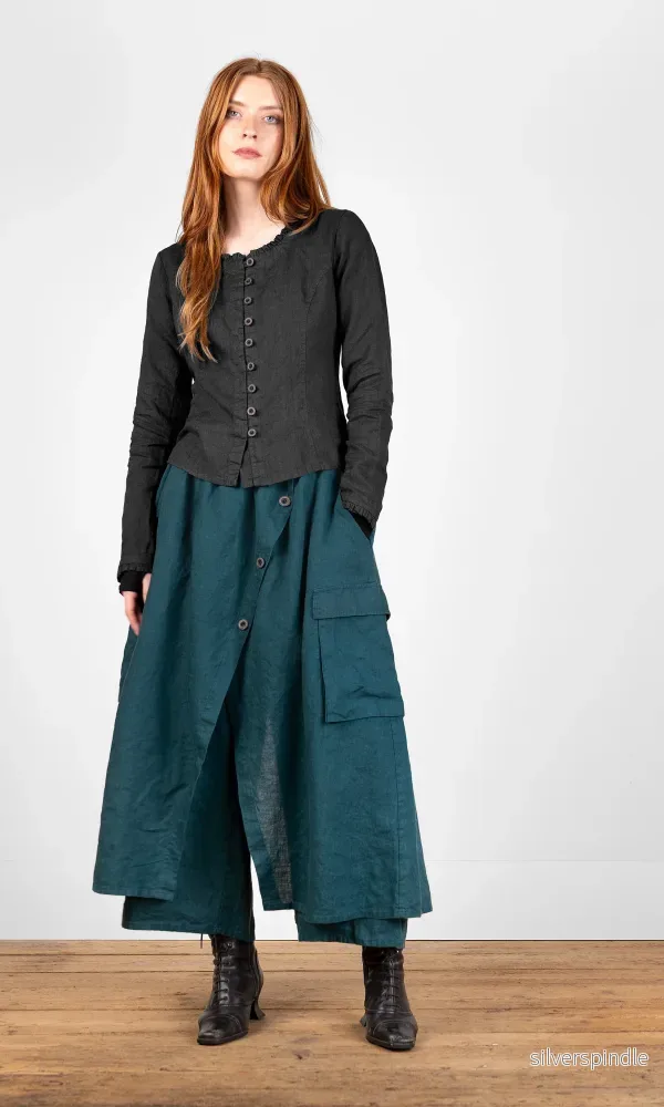 Blus med volangdetaljer, figursydd Blus med volangdetaljer, figursydd