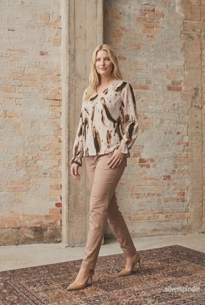 Venessa Blouse - Camel Drawing - Bild 3