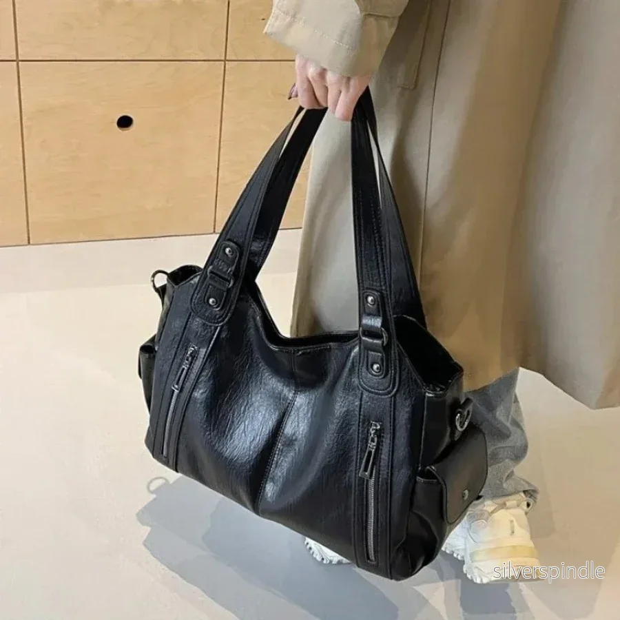 Elegant Axelväska Dam | Zip Top Design med Avtagbar Crossbody-rem | Praktisk Vardagshandväska för Mångsidig Användning Elegant Axelväska Dam | Zip Top Design med Avtagbar Crossbody-rem | Praktisk Vardagshandväska för Mångsidig Användning