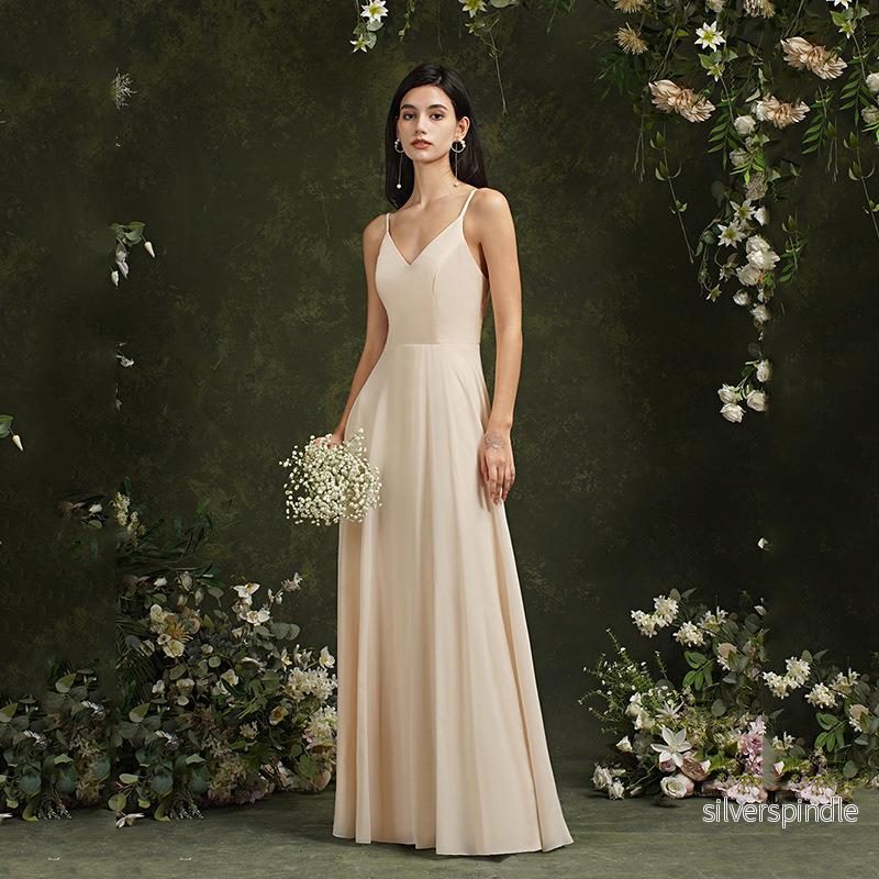 Sophie | Elegant Lång Vårklänning med Spets och Djup V-Ringning - Bild 2
