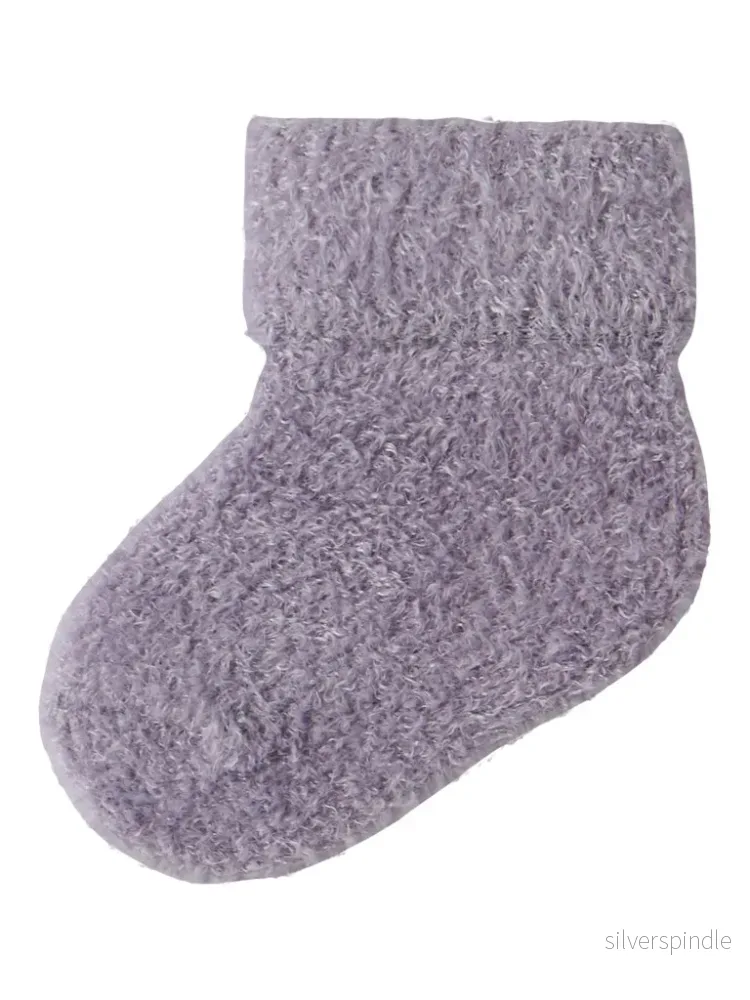 Fluffig babystrumpa – strumpor till bebis