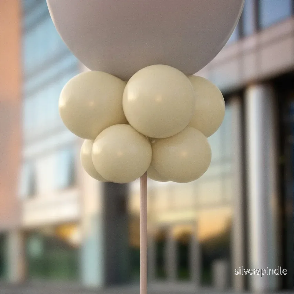 Gräddvita ballongknippen 28 cm – 10-pack