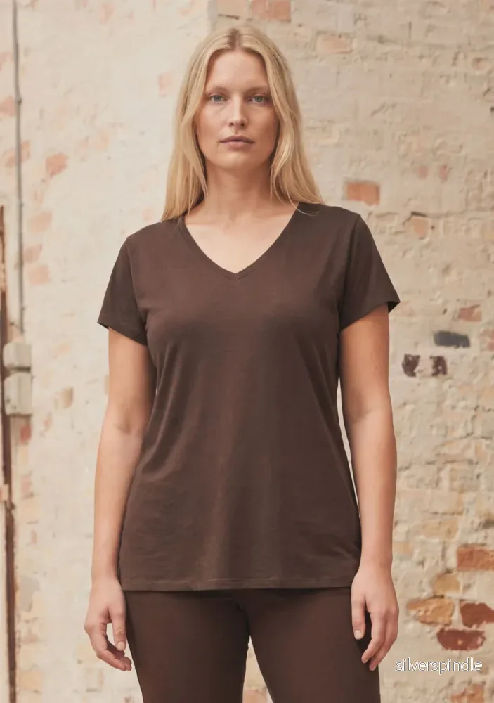 Nugga V-Neck T-Shirt - Dark brown - Bild 3