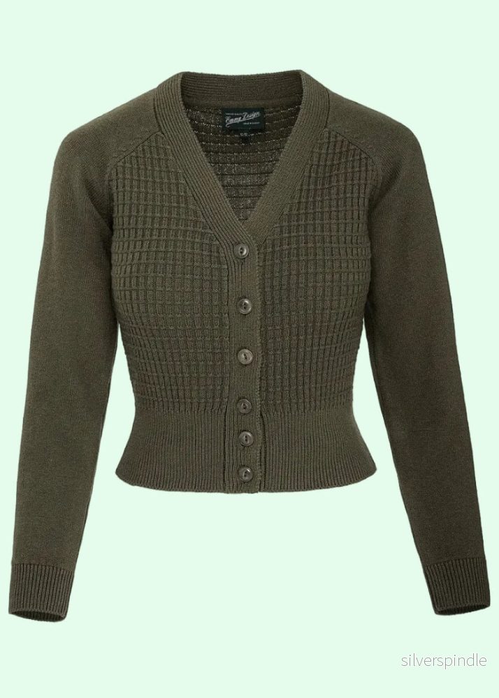 The Cable Knit College Cardigan – Grön The Cable Knit College Cardigan – Grön
