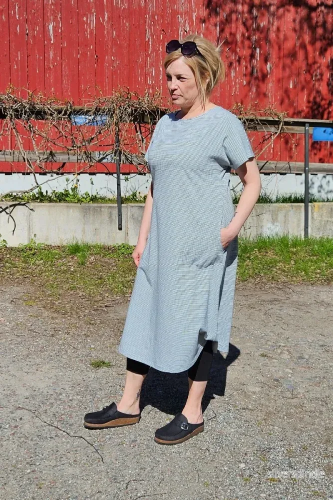 Bomullsklänning med holk Bomullsklänning med holk