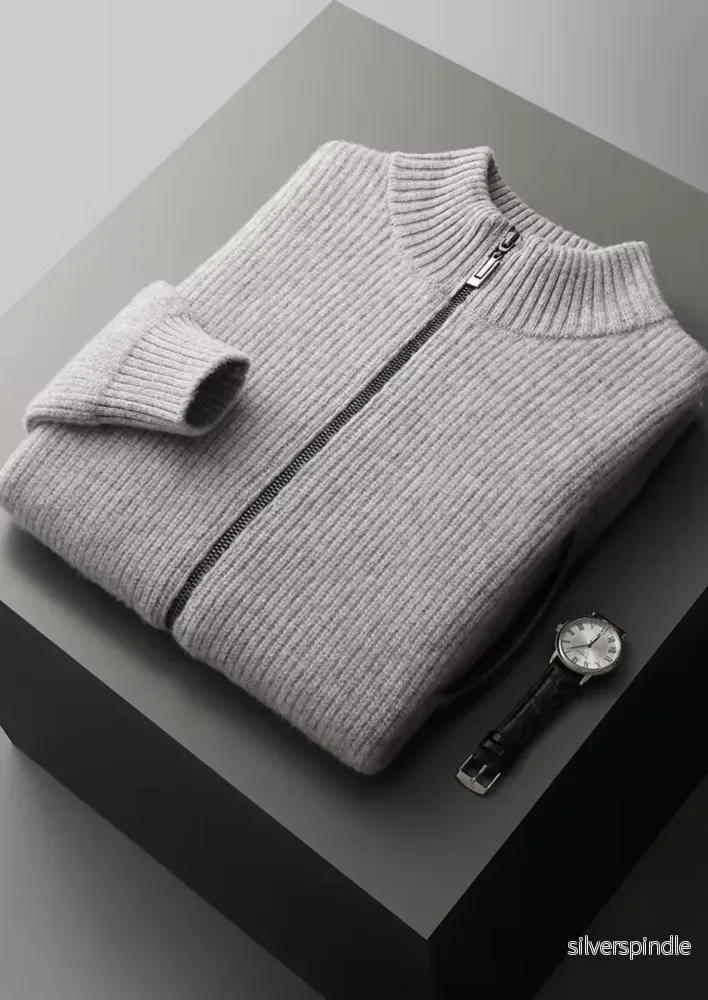 Ribbstickad Cardigan för Herrar med Hög Krage | Mångsidig Design för Alla Säsonger Ribbstickad Cardigan för Herrar med Hög Krage | Mångsidig Design för Alla Säsonger