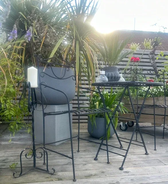 smide blomkrukshållare