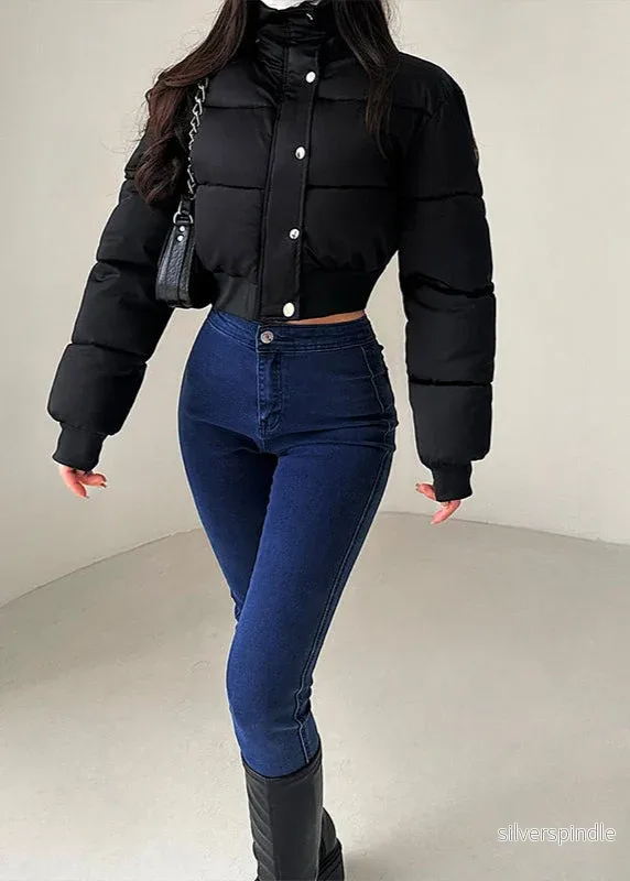 Sofia | Elegant Kort Vinterjacka med Ståkrage och Smal Passform Sofia | Elegant Kort Vinterjacka med Ståkrage och Smal Passform