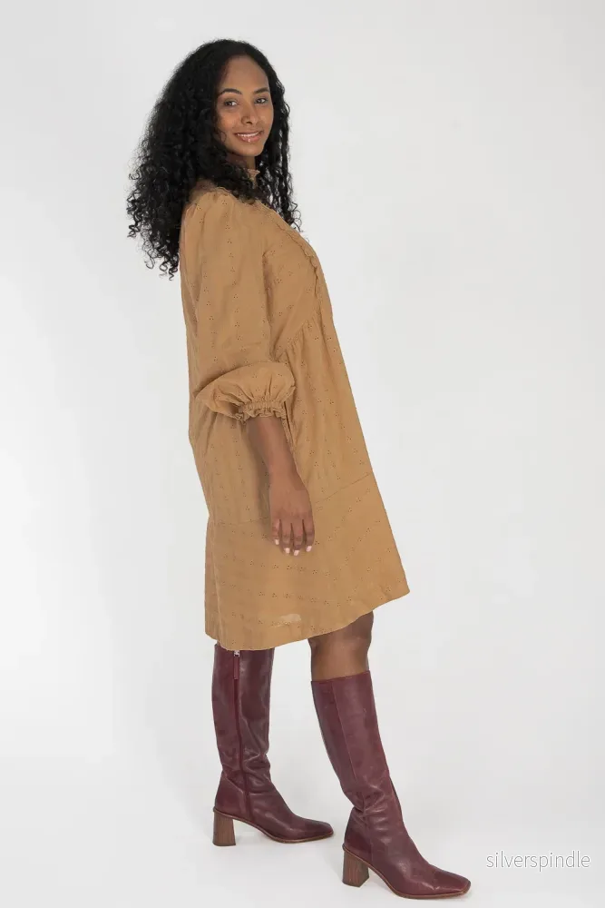 Cotton lace short dress - Sand - Bild 2