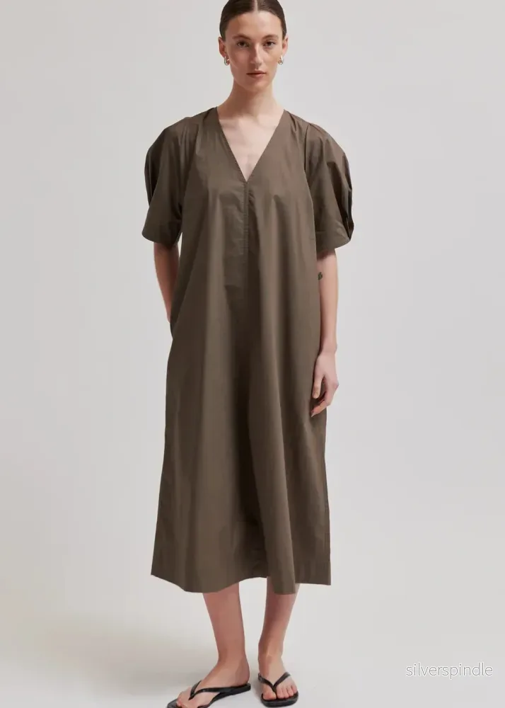 Second Female Larkini SS Maxi Dress Canteen Second Female Larkini SS Maxi Dress Canteen