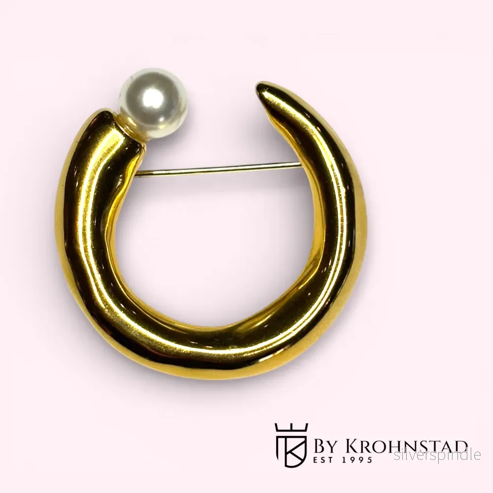 Gold pearl brooch Gold pearl brooch