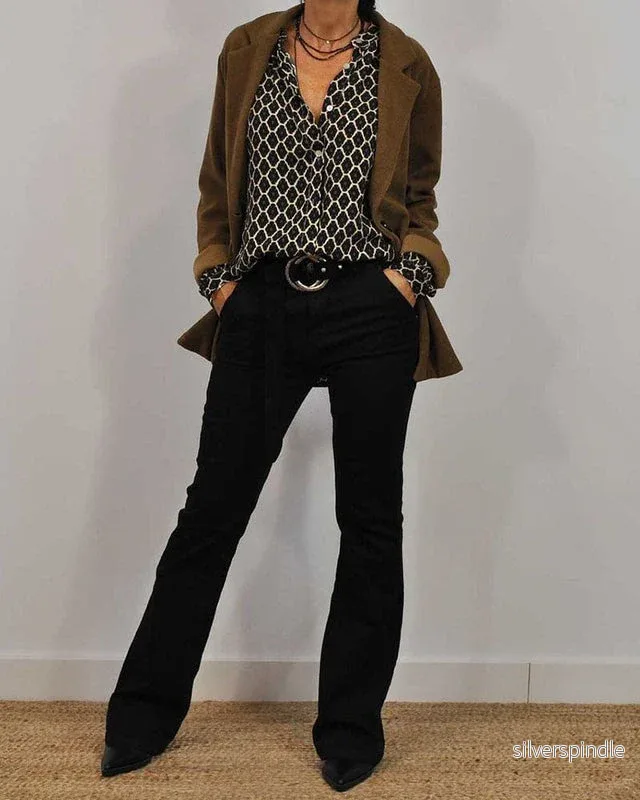 Emma | Elegant V-ringad Blus med Geometriskt Tryck - Bild 2