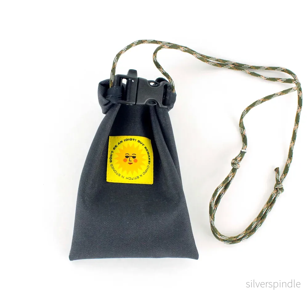 Solglasögonfodral CHPO X Stitch N Stones - black