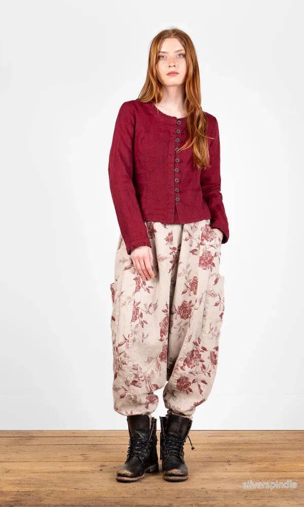 Blus med volangdetaljer, figursydd Blus med volangdetaljer, figursydd