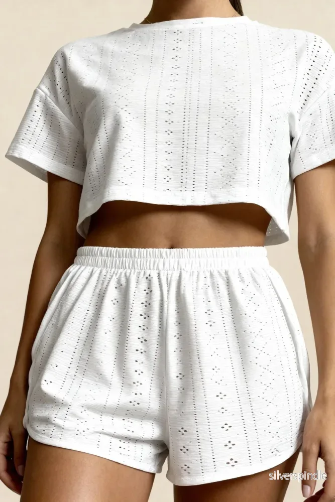 Clarissa | Elegant Sommarpyjamasset med Broderi och Kortärmad Crop Top - Bild 3