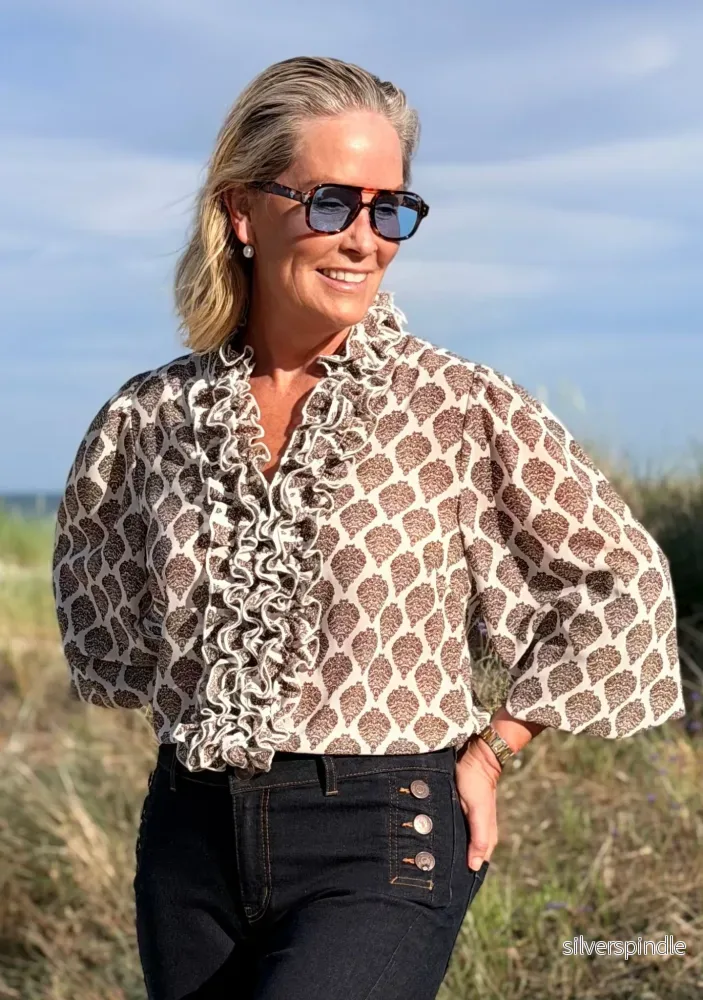 Vibse Ruffle Blouse – Heritage Damask Vibse Ruffle Blouse – Heritage Damask