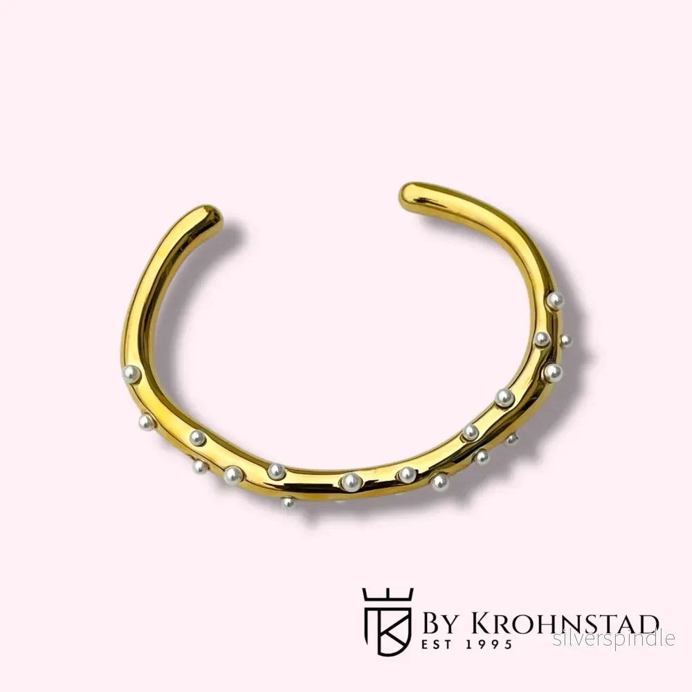 Pearly cuff