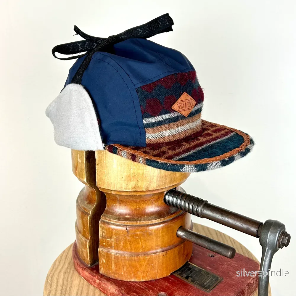 Vinterkeps 56-58cm- mönstrad med blått funktionstyg Vinterkeps 56-58cm- mönstrad med blått funktionstyg