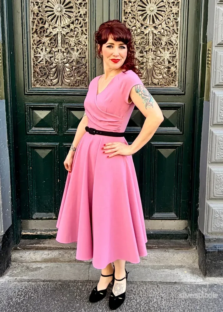 1950-tals Hourglass swing klänning - rosa - Bild 2
