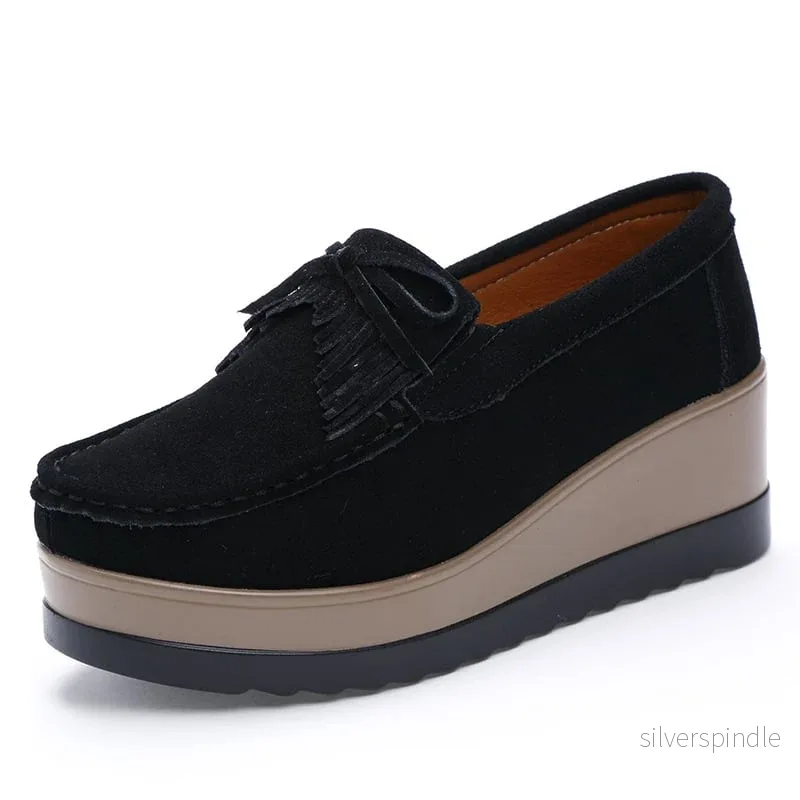 Emily | Elegant Slip-On Kilskor med Tofsrosett Emily | Elegant Slip-On Kilskor med Tofsrosett