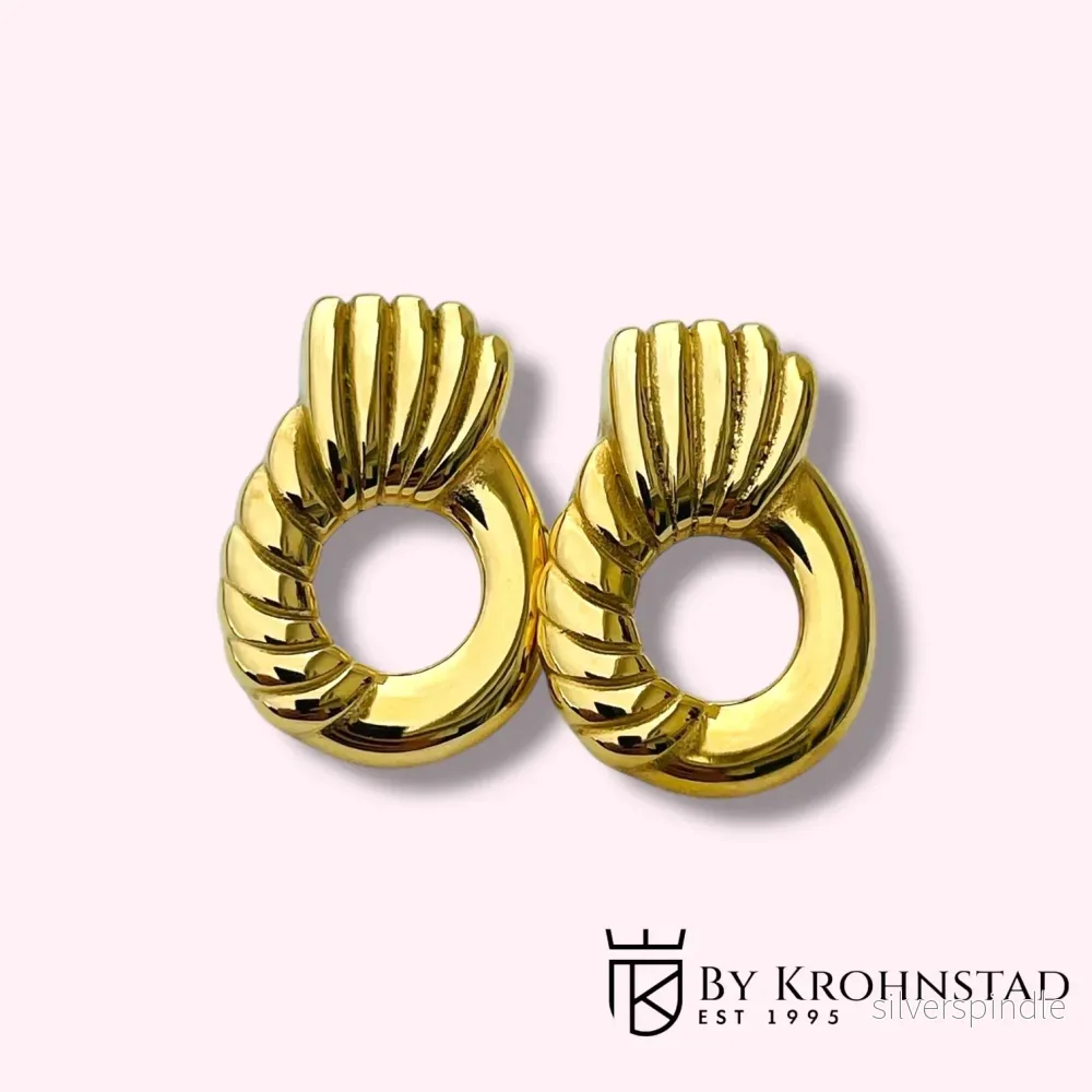 Gold pineapple stud Gold pineapple stud