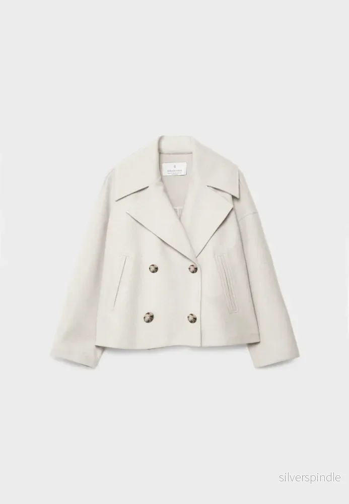Elegant Kappa | Kort Kappa för Kvinnor med Bred Slag och Tvåradig Knapp | Perfekt för Vardags och Kvällsbruk Elegant Kappa | Kort Kappa för Kvinnor med Bred Slag och Tvåradig Knapp | Perfekt för Vardags och Kvällsbruk