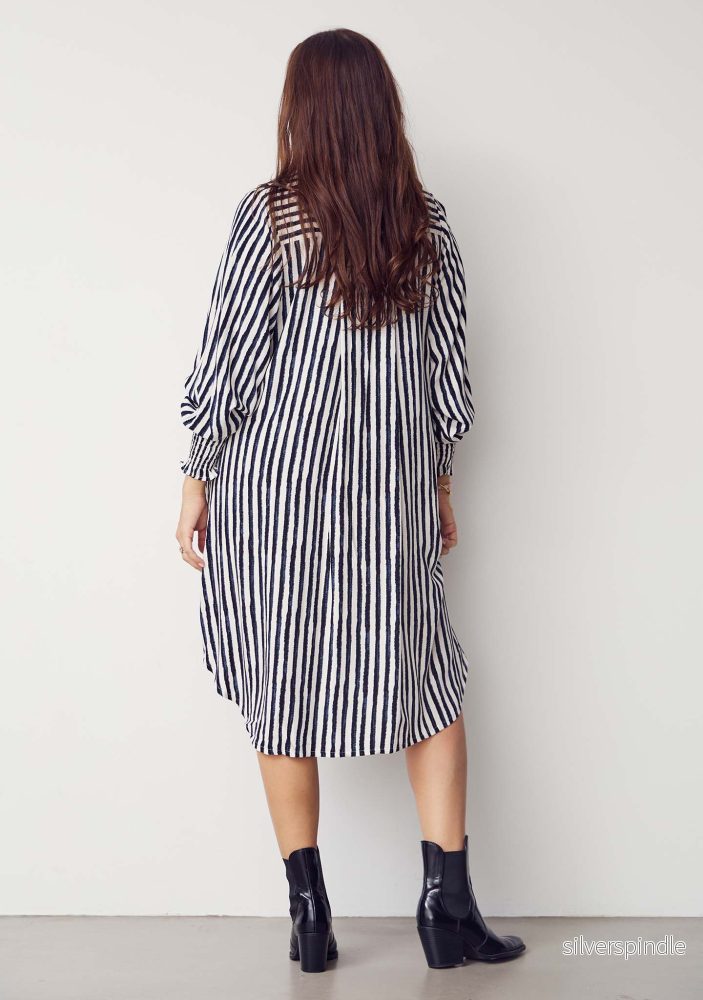 Asta Smock Dress - Creamy w/Black - Bild 3
