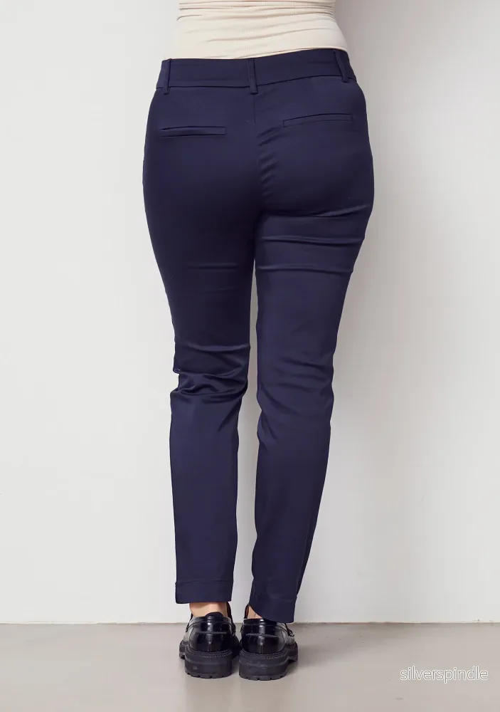 Isay Chino Pant - LONG Navy - Bild 3