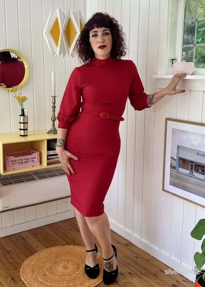 Audrey högkragad pennklänning med 3/4-ärmar - röd - Bild 2