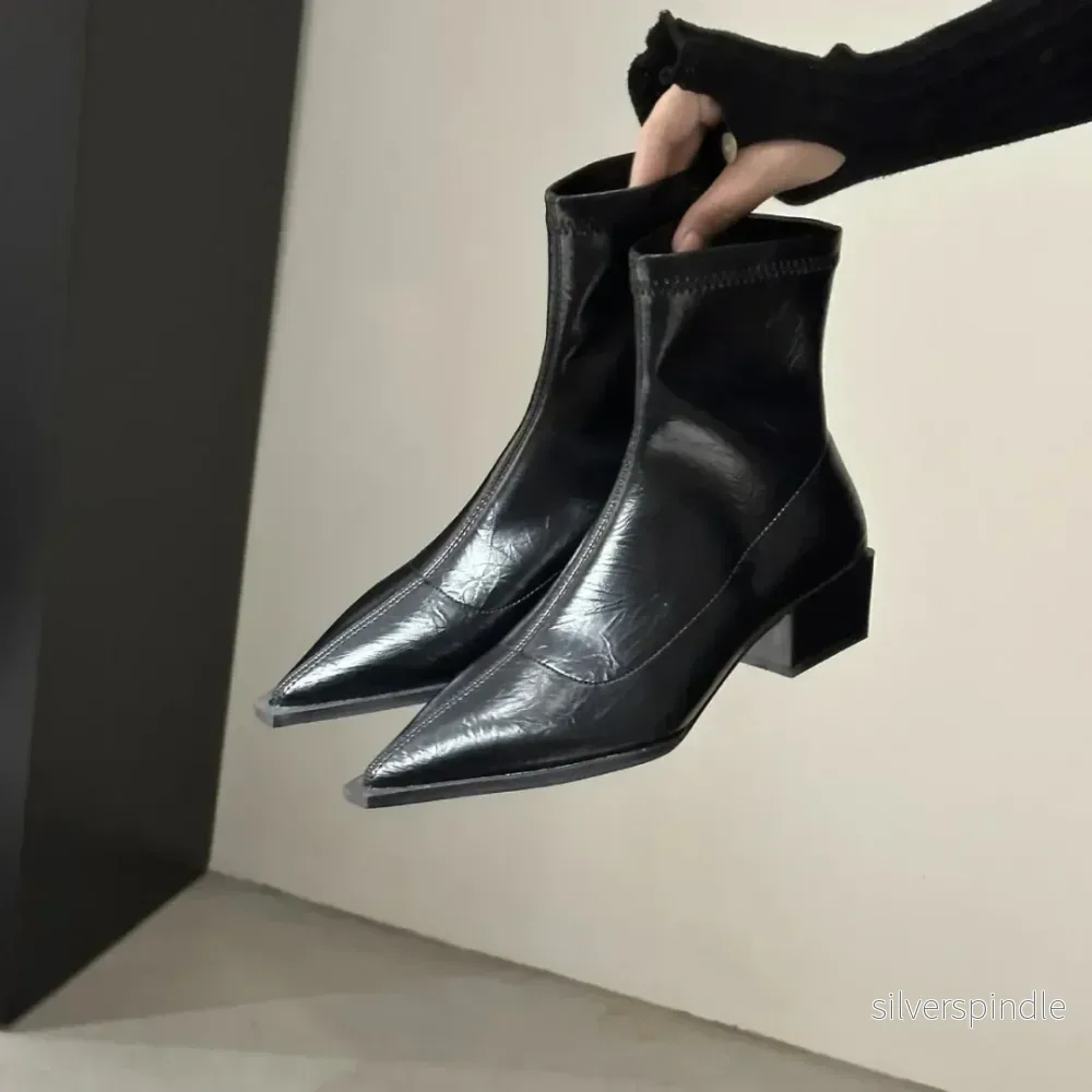 Eleganta Spetsiga Stövlar för Kvinnor med Slip-On Design | Perfekt för Stil och Komfort Eleganta Spetsiga Stövlar för Kvinnor med Slip-On Design | Perfekt för Stil och Komfort