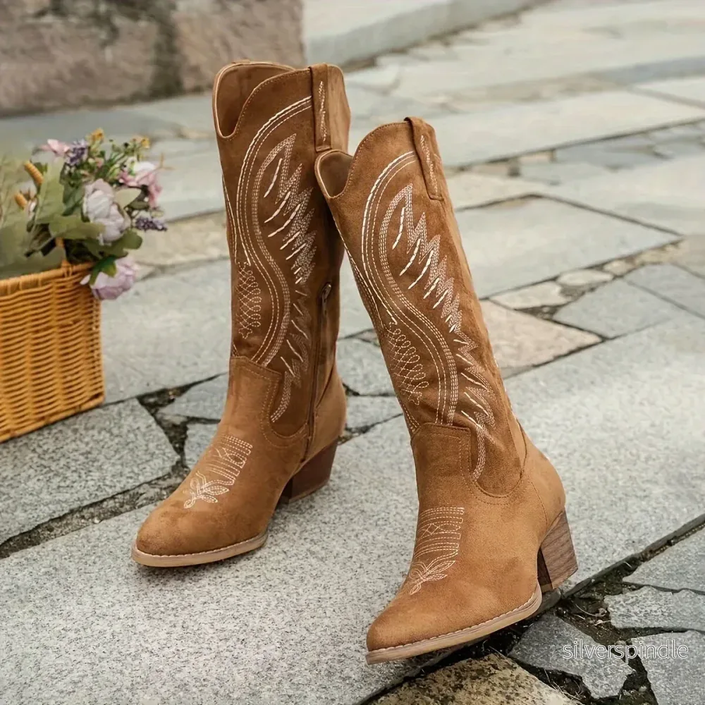 Tidlösa Mocka Cowboystövlar för Damer med Stabil Blockklack | Elegant Design för Komfort och Stil