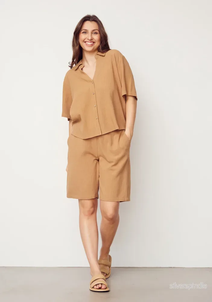 Pearl s/s Shirt – Luxury Camel Pearl s/s Shirt – Luxury Camel