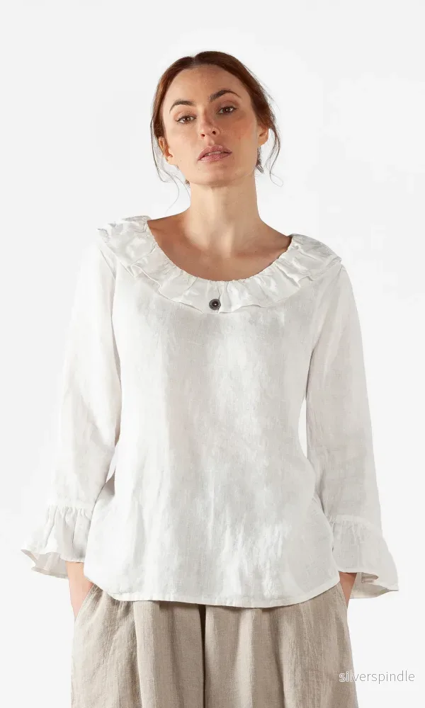 Linneblus med volanger, rak modell Linneblus med volanger, rak modell