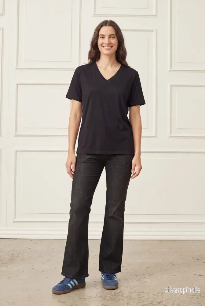 Nugga Basic V-Neck T-Shirt - Black - Bild 3