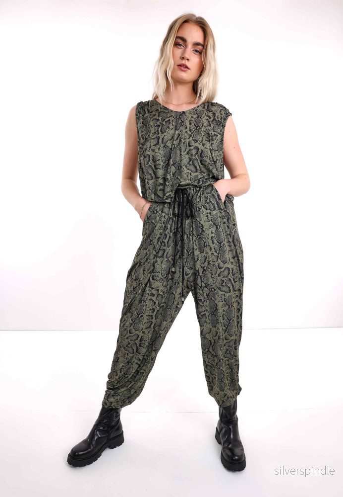 EDDA JUMPSUIT – Green animal EDDA JUMPSUIT – Green animal