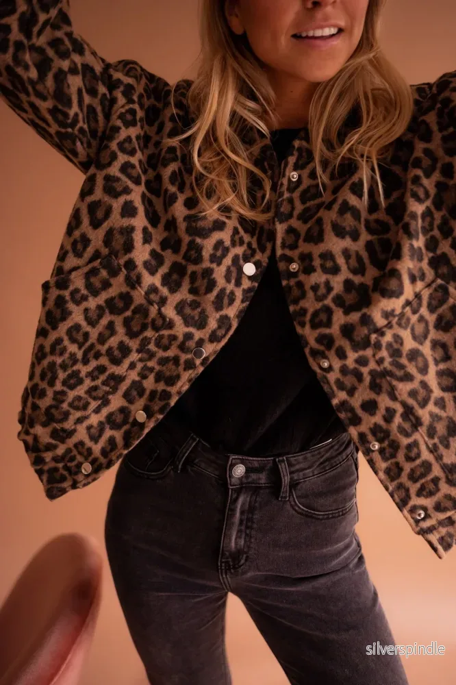 Liam | Trendig Lätt Höstjacka med Leopardmönster - Bild 2