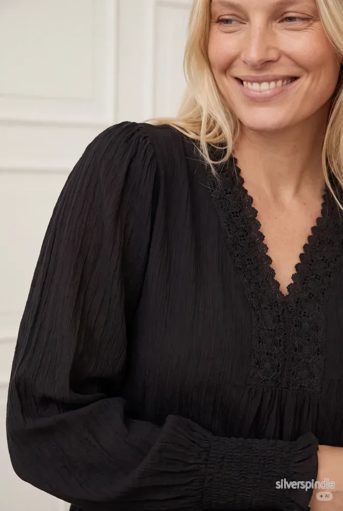 Frea Lace Blouse - Black - Bild 2