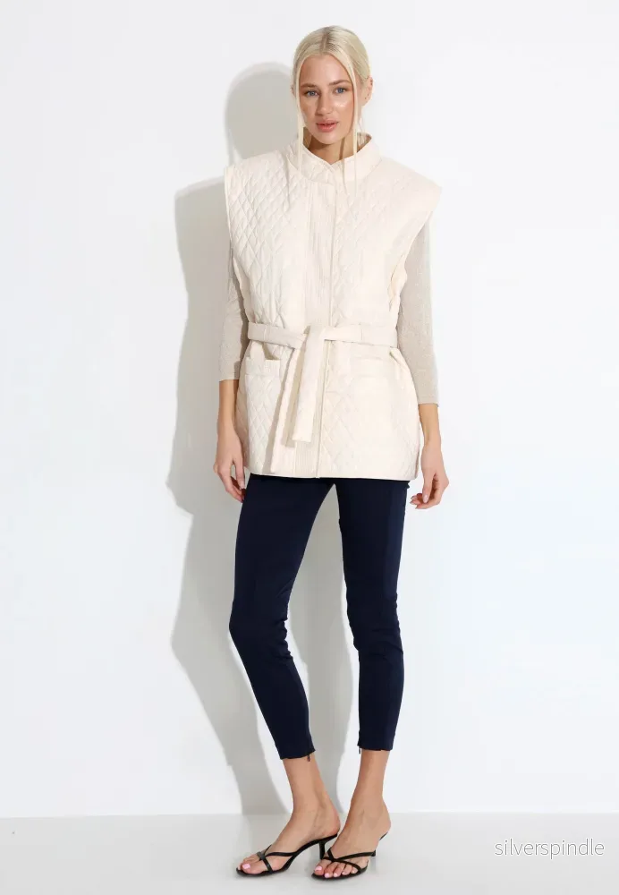 VEST QUILTED VÄST – Naturvit VEST QUILTED VÄST – Naturvit