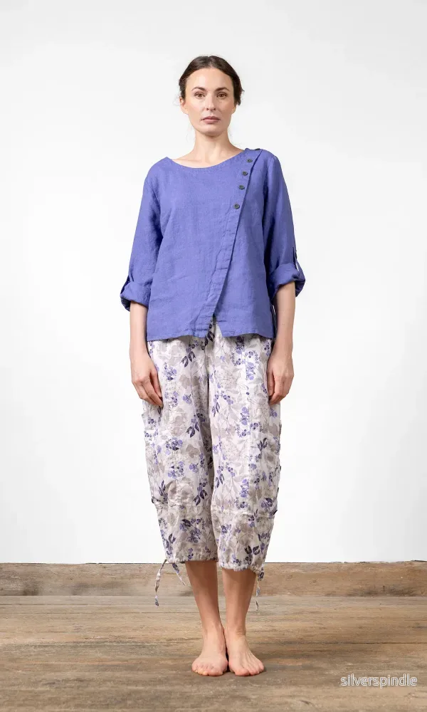 Blus med omlottknäppning i linne Blus med omlottknäppning i linne