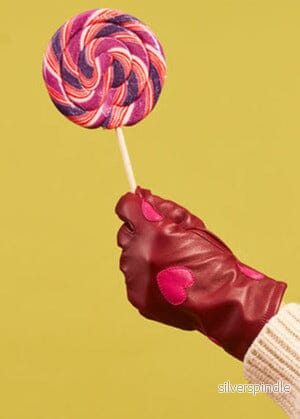 Läderhandskar - röda med rosa hjärtan - Bild 2