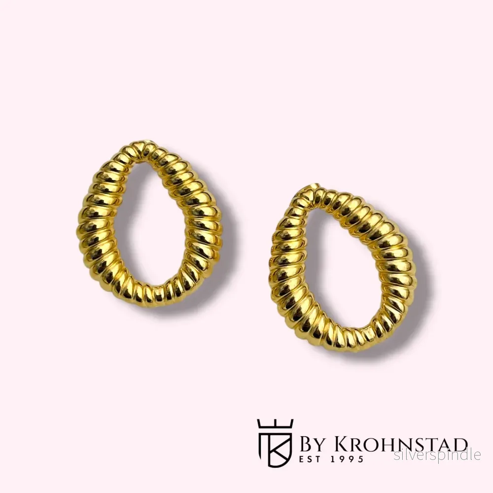 Oval hollow stud gold Oval hollow stud gold