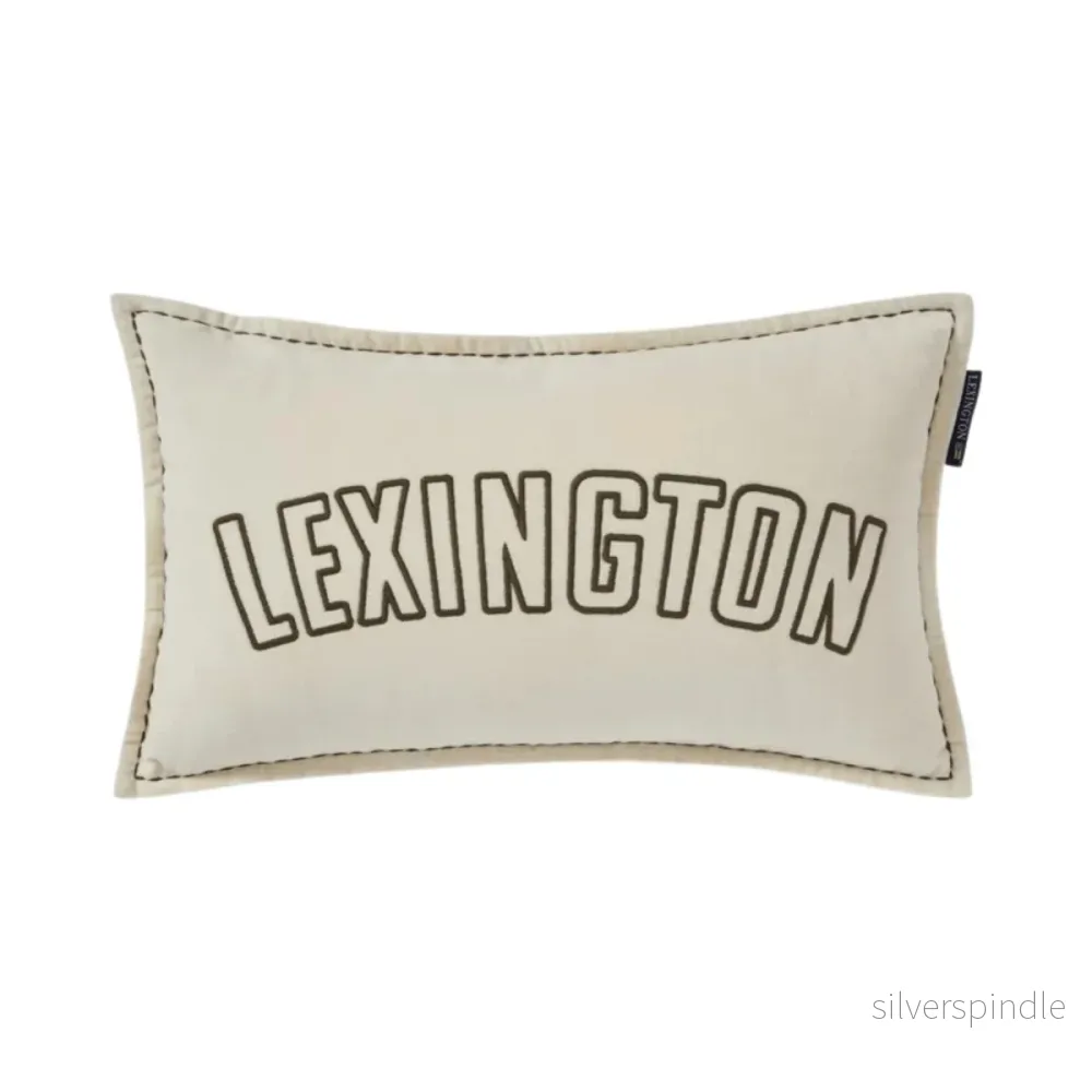 Lexington Text Logo Prydnadskudde Ljusbeige/oliv 50x30 cm