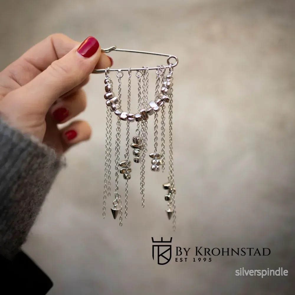 Silver chain Pin